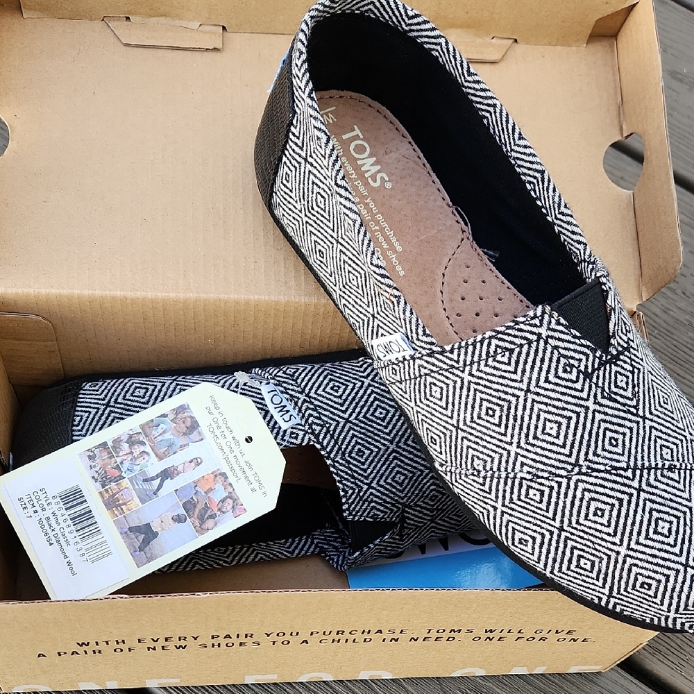 Toms Black & White Geometric Slip-On Moccasins